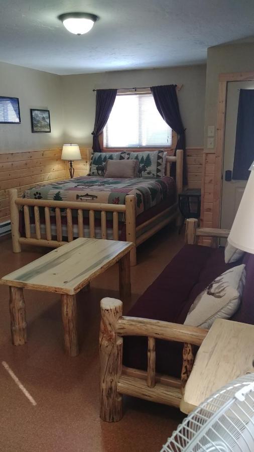 9 Bar W Cabins 西黄石 外观 照片