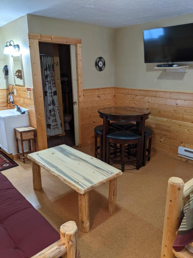9 Bar W Cabins 西黄石 外观 照片