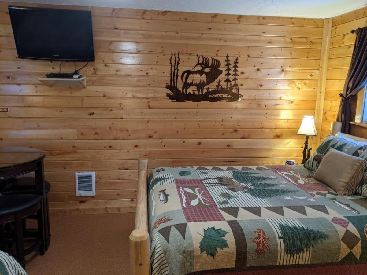 9 Bar W Cabins 西黄石 外观 照片