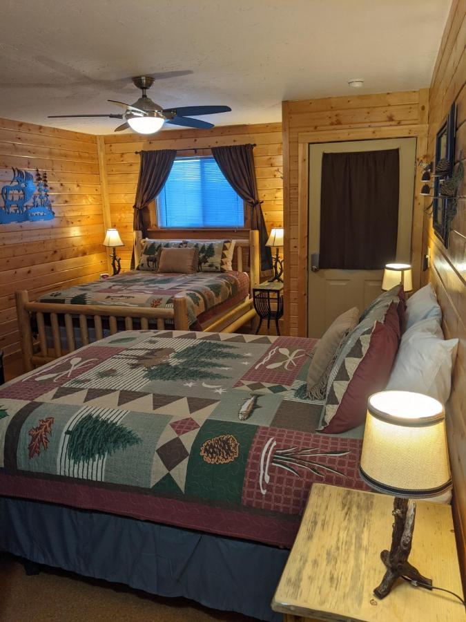 9 Bar W Cabins 西黄石 外观 照片