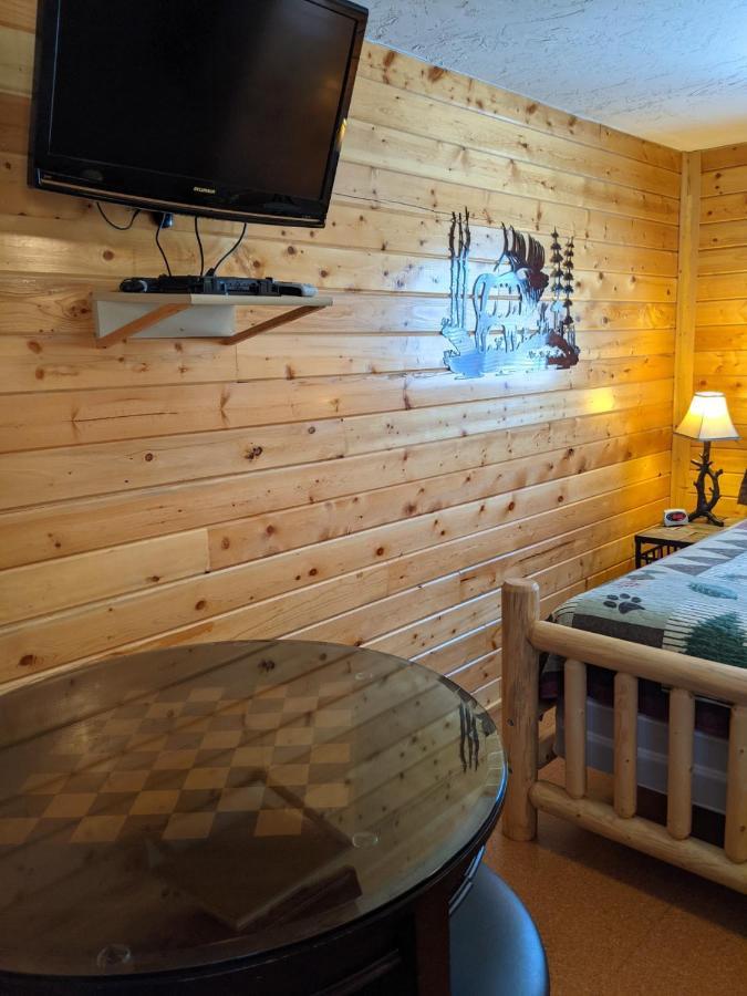 9 Bar W Cabins 西黄石 外观 照片