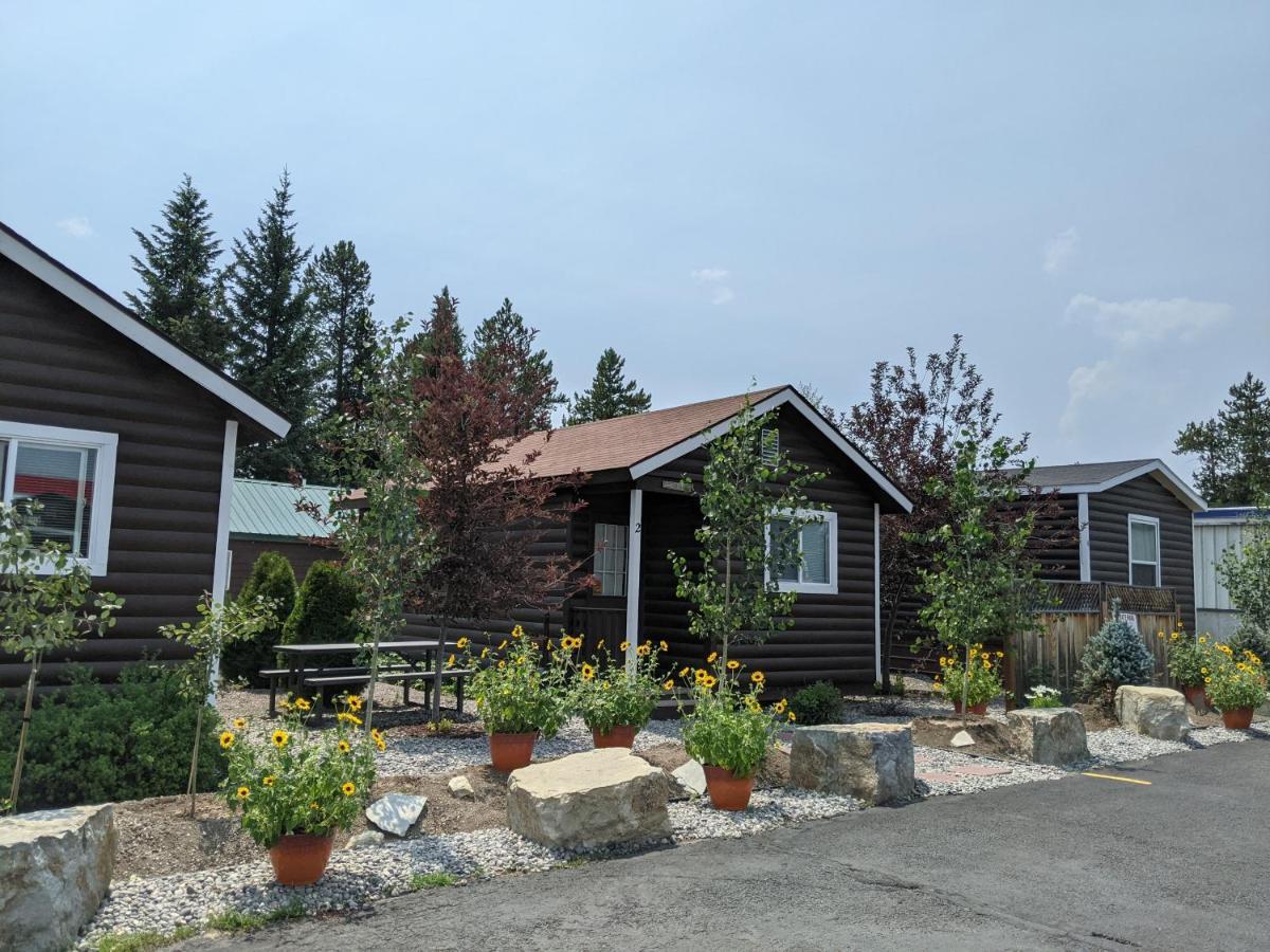 9 Bar W Cabins 西黄石 外观 照片